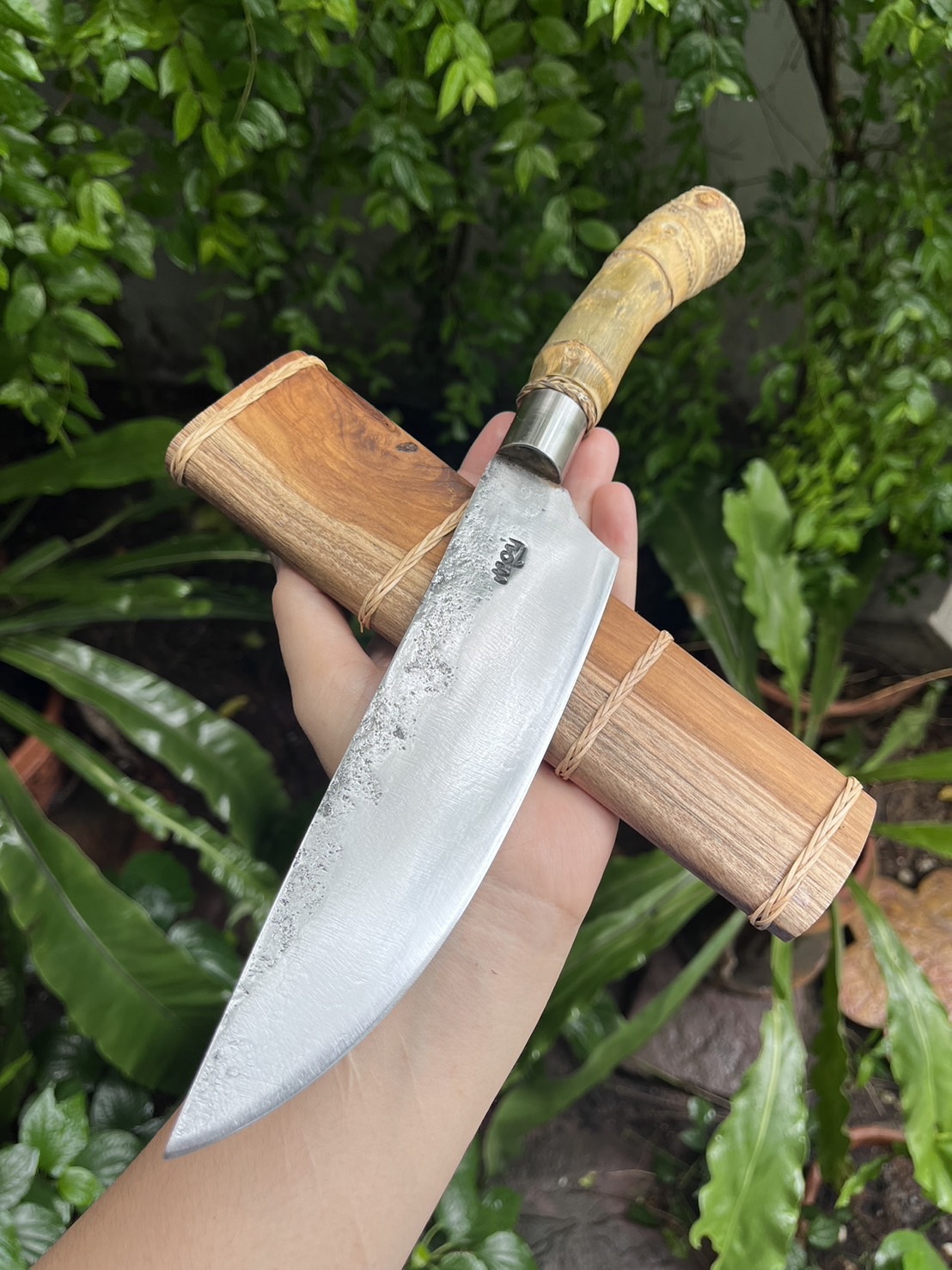 มีดแล่ มีดแล่เนื้อ Butcher มีดเชฟ Chef มีดทำปลา มีดเหน็บ Camp มีดเดินป่า มีดแคมป์ ใบ 8” ตีร้อน คอสแตนเลส ด้ามเหง้าไผ่ ฝักไม้สัก