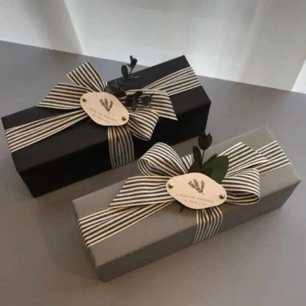 กระดาษห่อของขวัญเเบบเรียบ Gift wrapping paper
